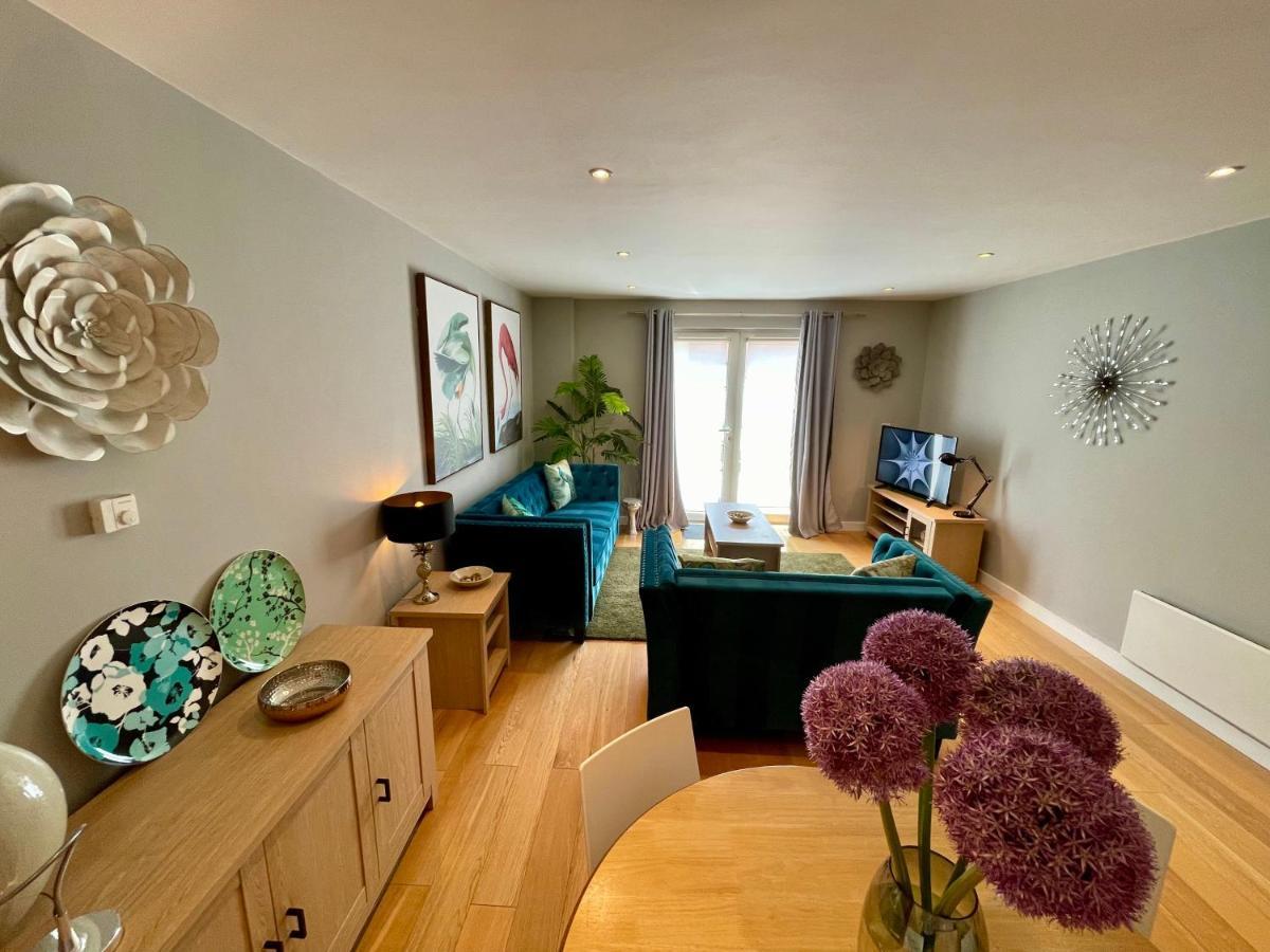 Stunning 2-Bed Town Centre Apartment - Hosted By Hutch Lifestyle Leamington Spa Εξωτερικό φωτογραφία