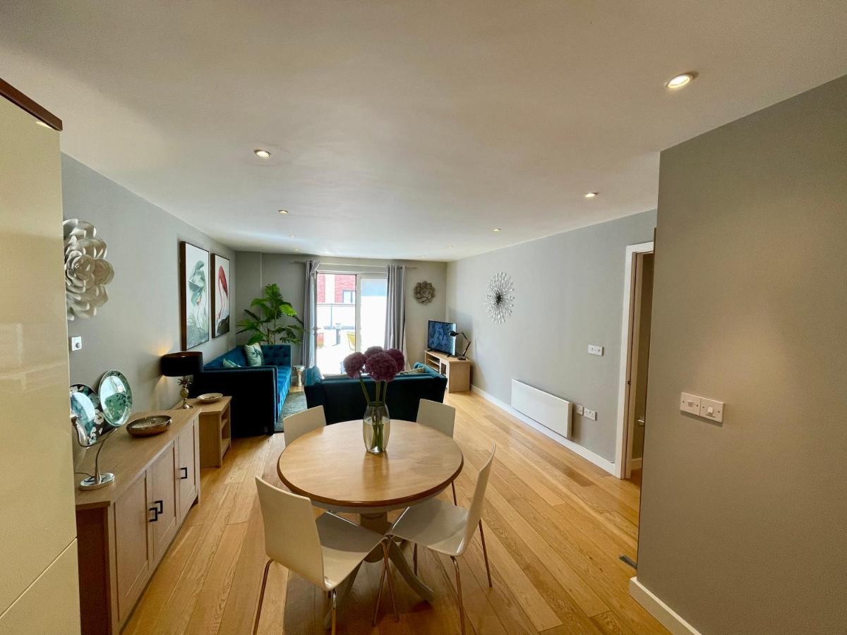 Stunning 2-Bed Town Centre Apartment - Hosted By Hutch Lifestyle Leamington Spa Εξωτερικό φωτογραφία