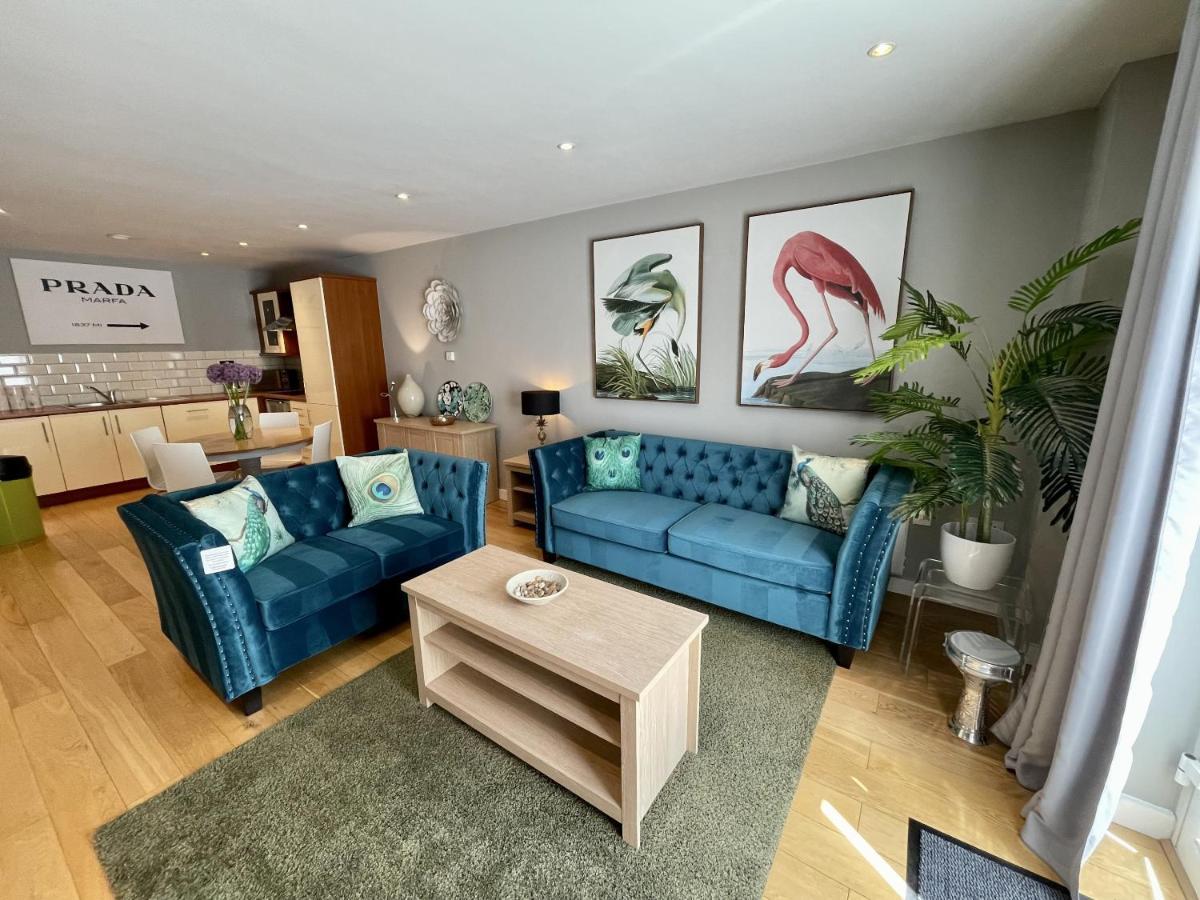 Stunning 2-Bed Town Centre Apartment - Hosted By Hutch Lifestyle Leamington Spa Εξωτερικό φωτογραφία