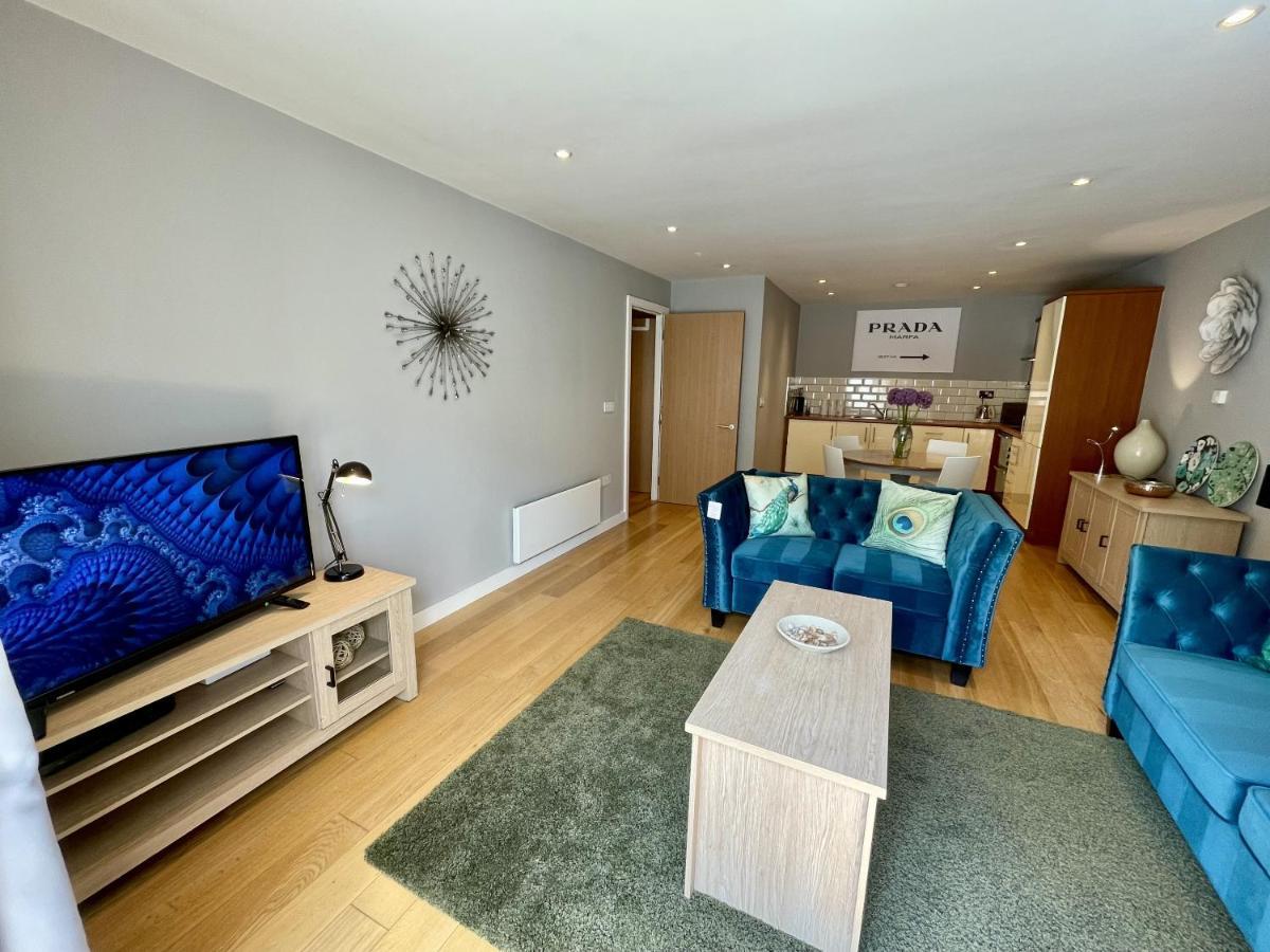 Stunning 2-Bed Town Centre Apartment - Hosted By Hutch Lifestyle Leamington Spa Εξωτερικό φωτογραφία