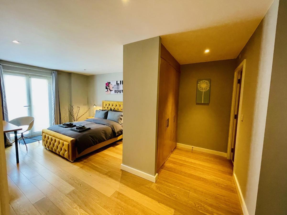 Stunning 2-Bed Town Centre Apartment - Hosted By Hutch Lifestyle Leamington Spa Εξωτερικό φωτογραφία