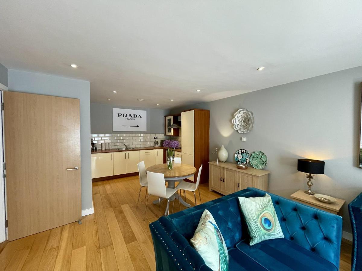 Stunning 2-Bed Town Centre Apartment - Hosted By Hutch Lifestyle Leamington Spa Εξωτερικό φωτογραφία