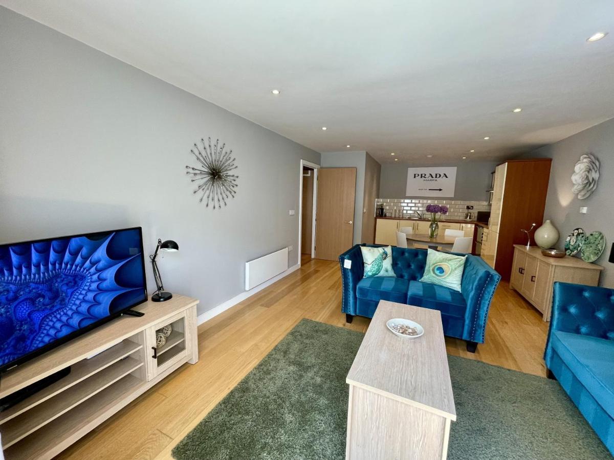 Stunning 2-Bed Town Centre Apartment - Hosted By Hutch Lifestyle Leamington Spa Εξωτερικό φωτογραφία