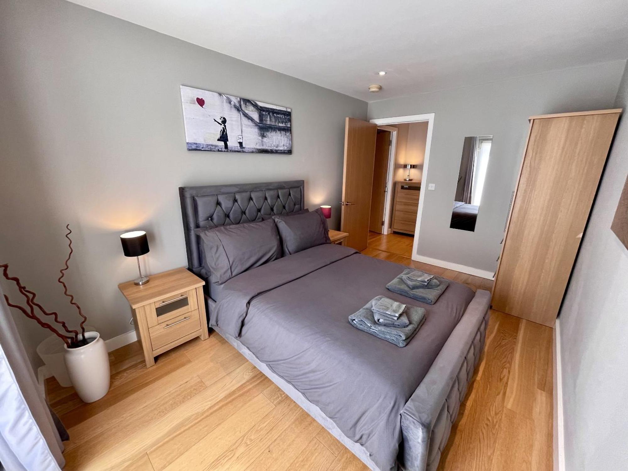 Stunning 2-Bed Town Centre Apartment - Hosted By Hutch Lifestyle Leamington Spa Εξωτερικό φωτογραφία