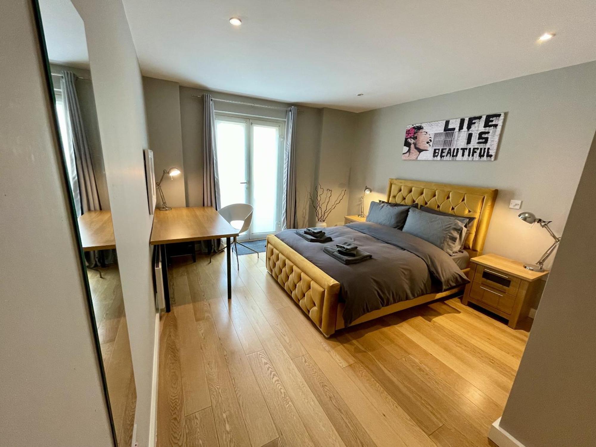 Stunning 2-Bed Town Centre Apartment - Hosted By Hutch Lifestyle Leamington Spa Εξωτερικό φωτογραφία