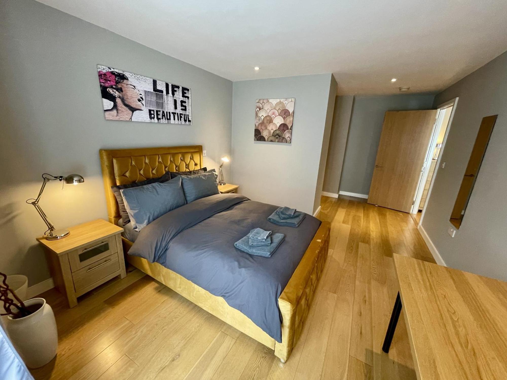 Stunning 2-Bed Town Centre Apartment - Hosted By Hutch Lifestyle Leamington Spa Εξωτερικό φωτογραφία