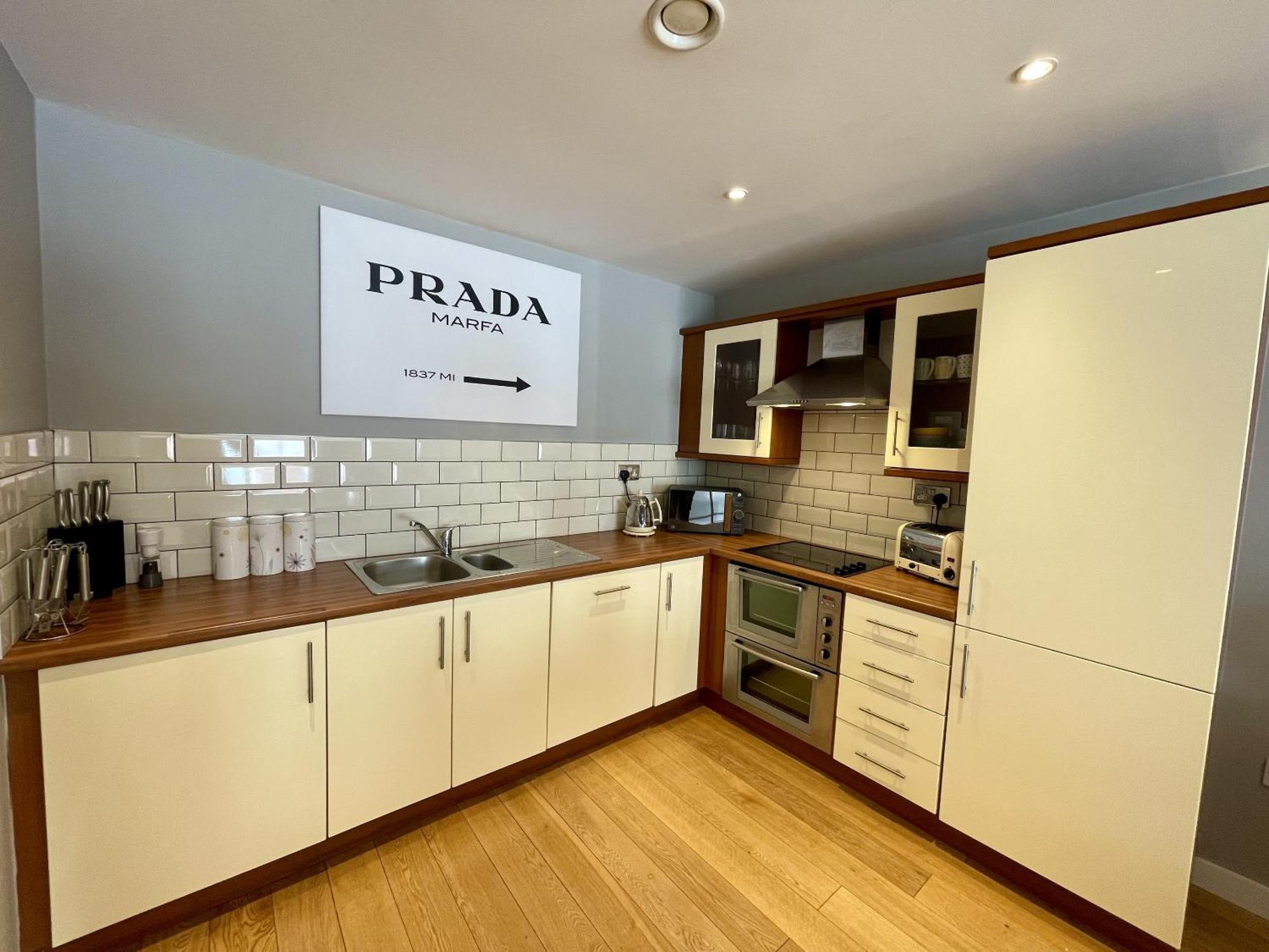 Stunning 2-Bed Town Centre Apartment - Hosted By Hutch Lifestyle Leamington Spa Εξωτερικό φωτογραφία